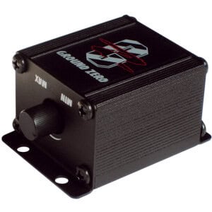 Car Audio Verstärker für kraftvollen Sound, kompakt und robust.