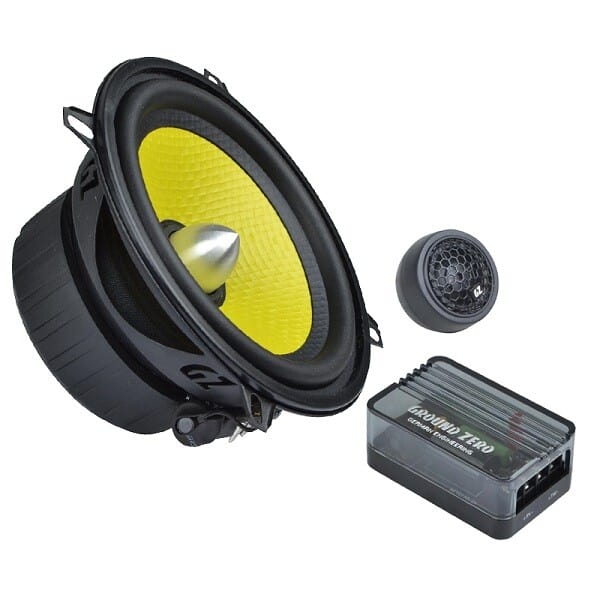 Car-Audio-Subwoofer mit Verstärker und Lautsprecher für kraftvollen Klang.