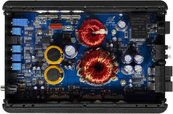 Hochwertiger Car-Audio Verstärker mit leistungsstarken Komponenten für optimalen Sound.